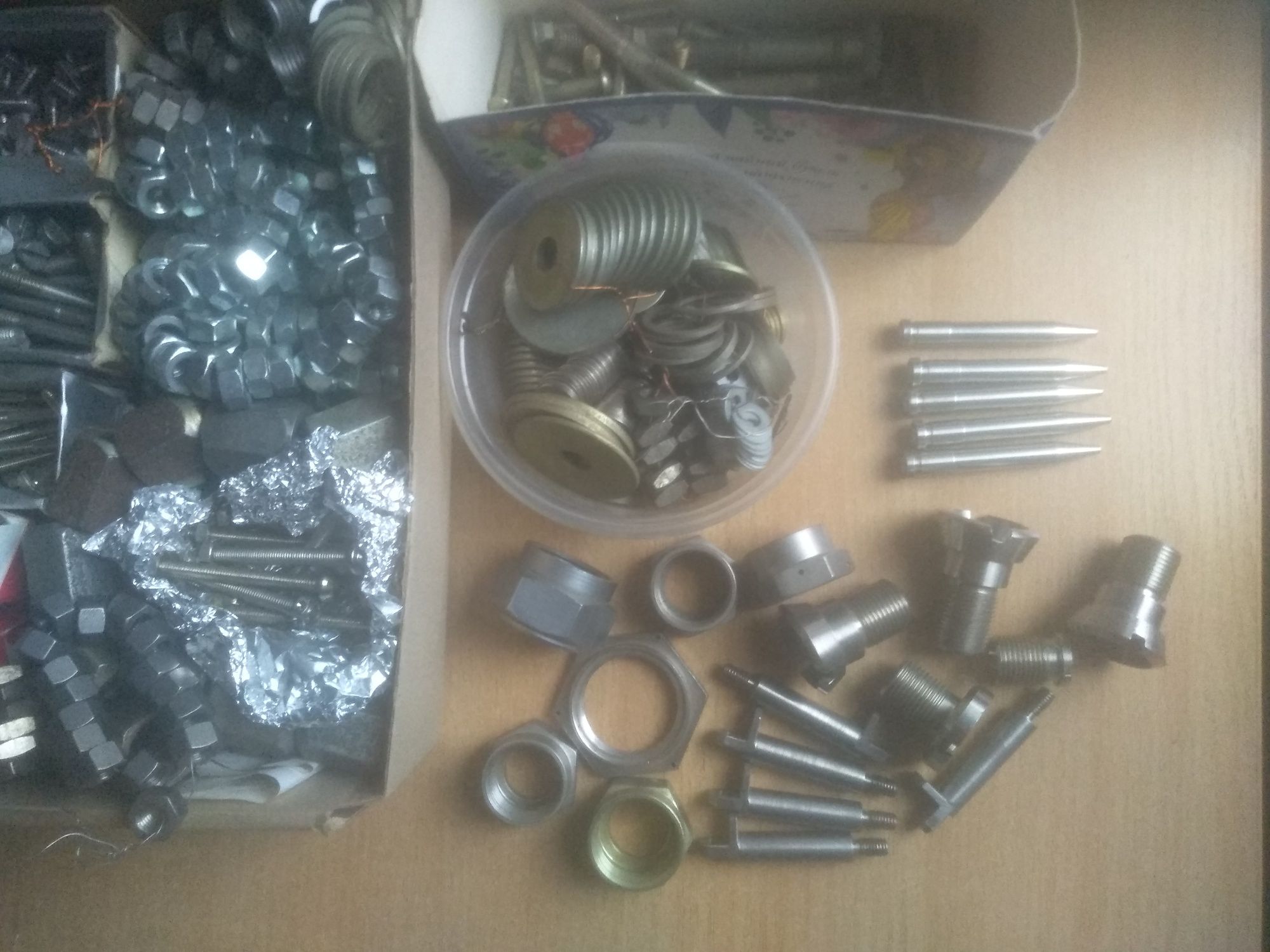Винты, болты, гайки, шайбы от М3 и выше...: 400 грн. - Оздоблювальні та ...