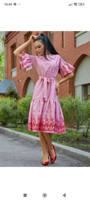 Неймовірна вишита сукня