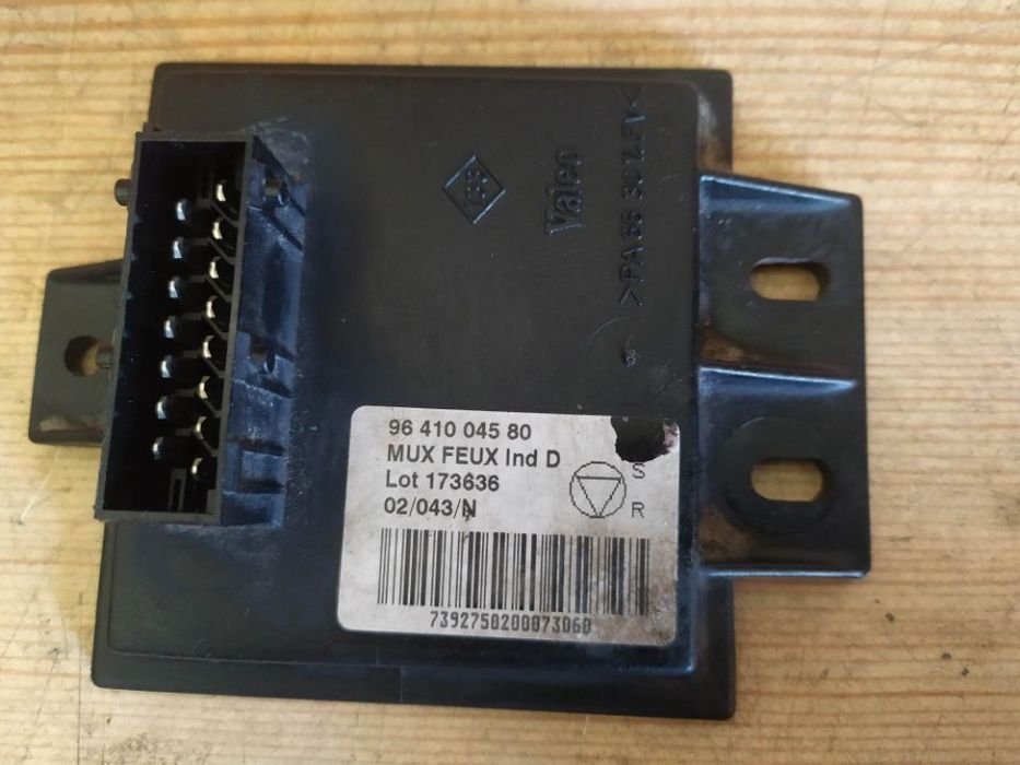 MODULO / CENTRALINA DAS LUZES PEUGEOT 607  9641004580