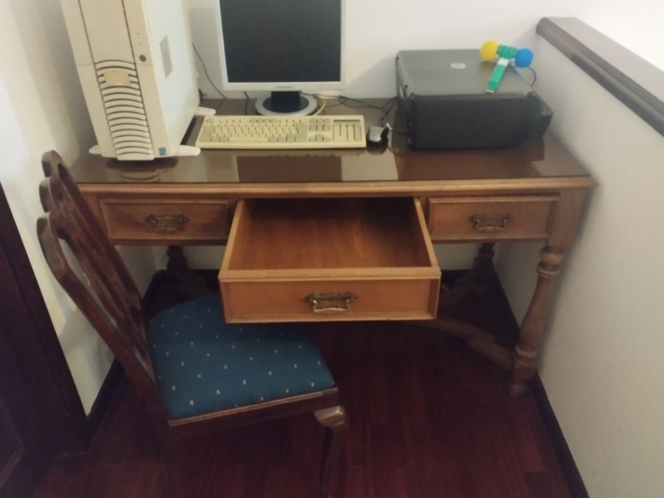 Secretaria Escritório madeira + vidro + cadeira