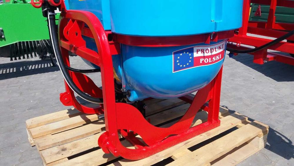 обприскувач навісний на трактор (навесной польский  опрыскиватель )