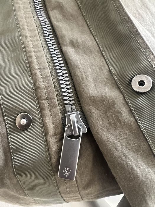 Japona comprida verde militar usada em otimo estado