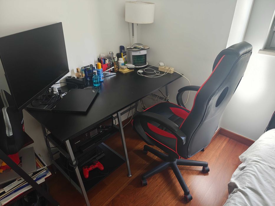 Cadeira gamer preta e vermelha