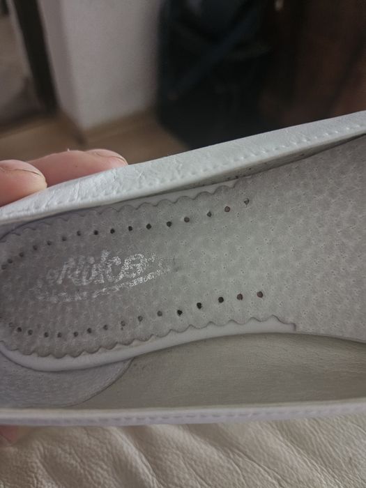 Buty białe skurzane 35
