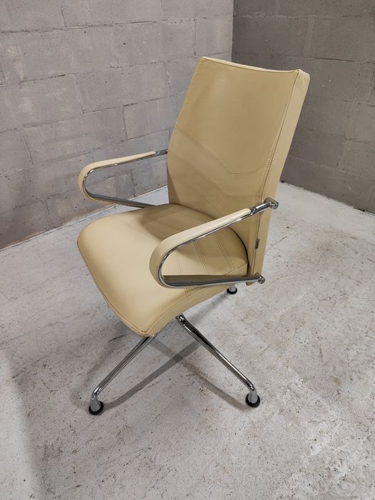 Крісло офісне. Шкіра     .