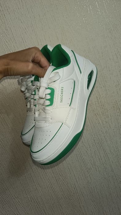 Білі кросовки Skechers 24 см