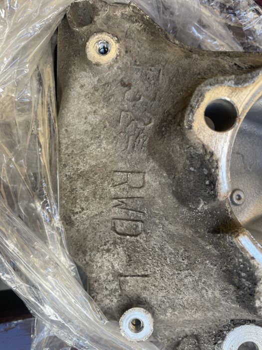 Цапфа ( опора поворотна Л) bmw f32/F30  (31216799097)