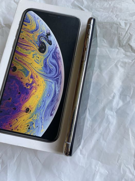 iPhone xs 64 гб, отличное состояние.