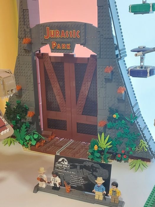 Lego zestaw 75936 Park Jurajski Atak Tyranozaura