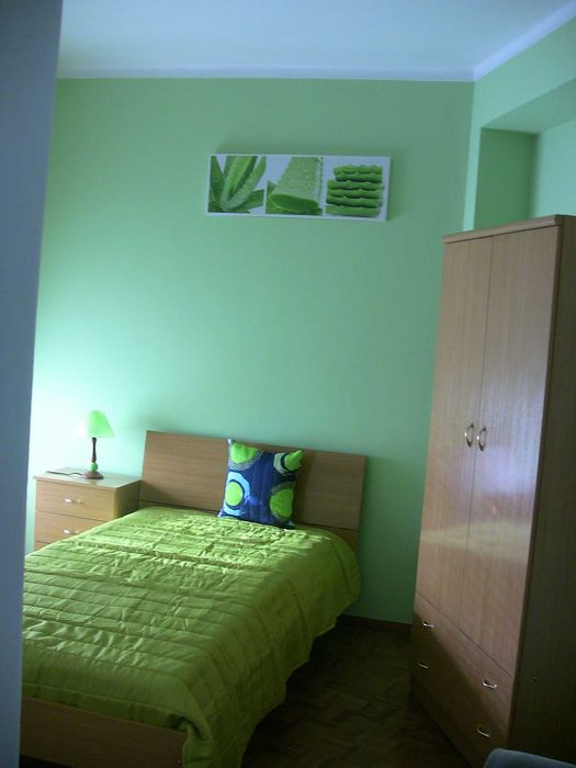 quarto rapariga Av. Mq de Pombal LEIRIA DESP INCLUIDAS