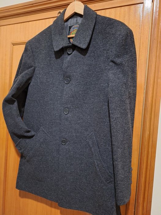 Sobretudo curto cinzento com muito pouco uso