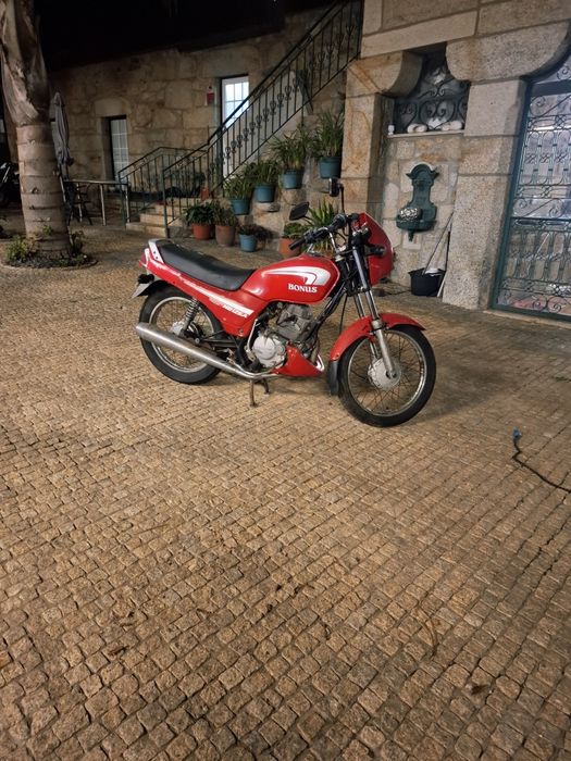 Mota 125 Sanyang   a trabalhar com documentos barata