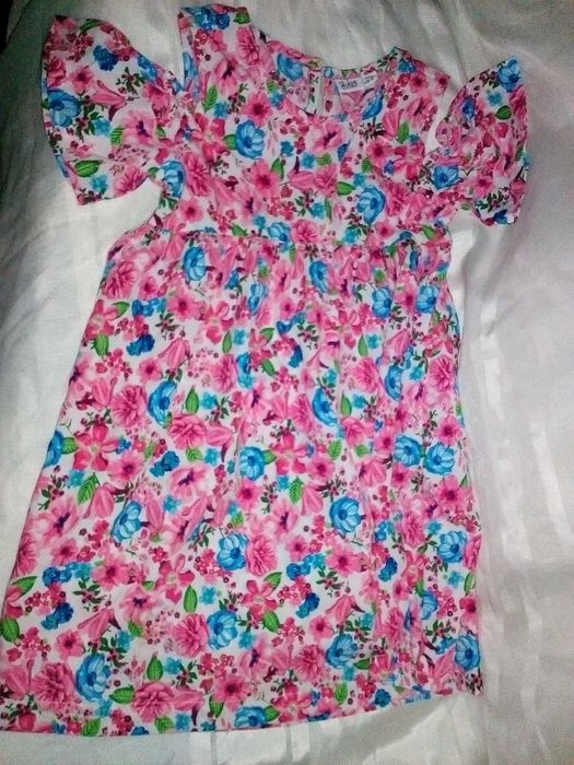 платье девочке ''цветы'' Blukids на 4-5 лет, рост 110 см(разноцветный)