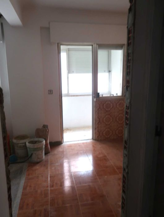 Magnífico T0 em Remodelação Total, junto à Estação do Cacém