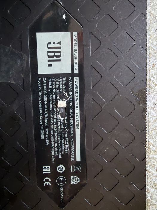 Subwoofer samochodowy JBL BassPro SL – aktywna skrzynia basowa