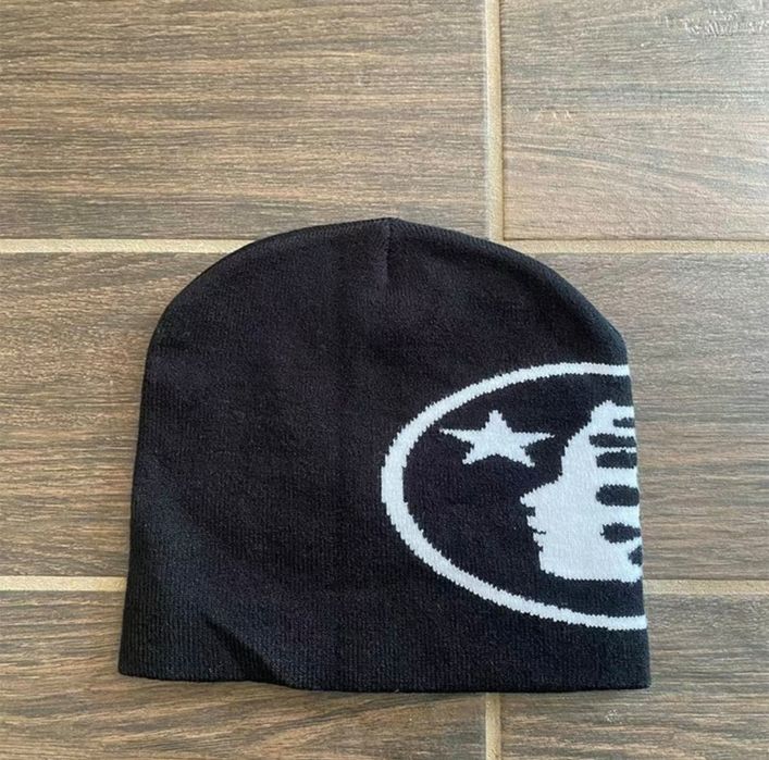 шапка hellstar брендова