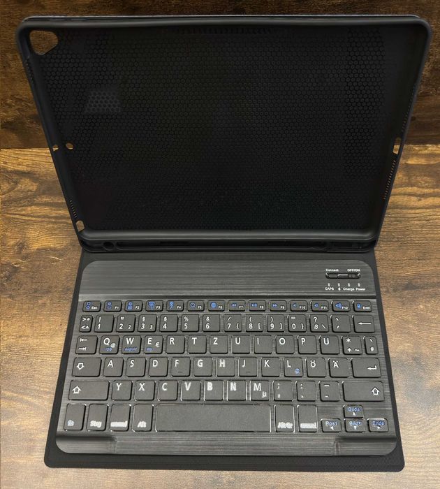 Jademall Case Etui do iPad 9/8/7 Gen. Granatowe klawiatura