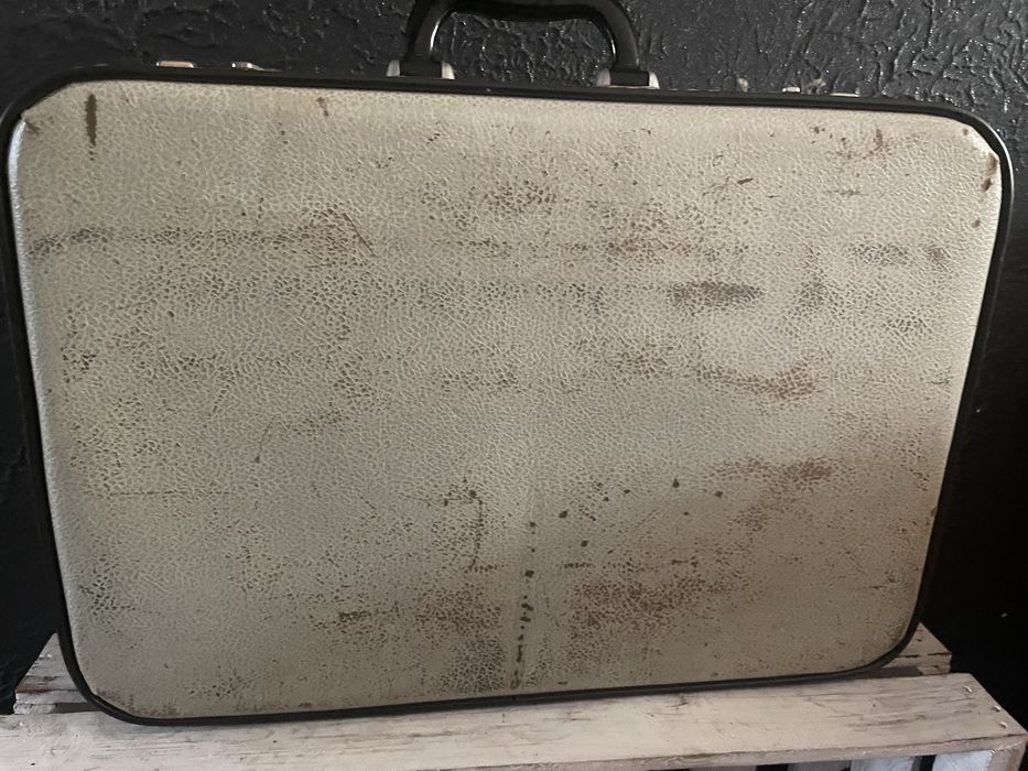 Stara walizka retro vintage prl z kluczykiem