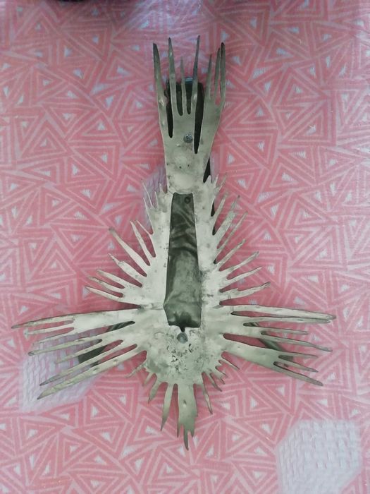 Cruz em latao de Jesus Cristo.