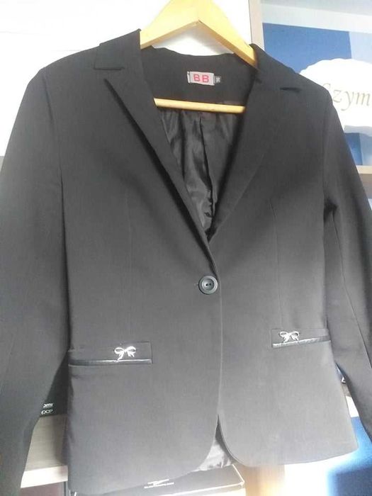 czarny elegancki żakiecik