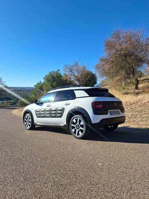 Citroën C4 Cactus 1.2 PureTech 2016 134000 kms 1 Dono Livro de Revisões