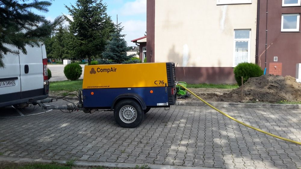 Przecisk kretem, minikoparka, prace ziemne, światłowody