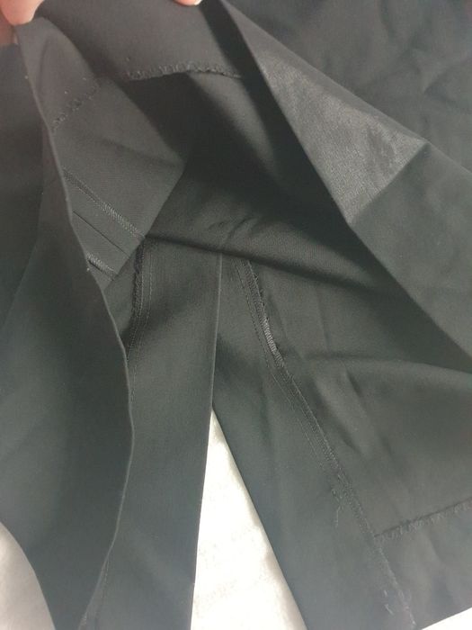 Hugo Boss spodnica czarna M