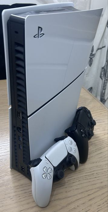 PlayStation 5 Digital Edition 1TB + 2 pady DualSense