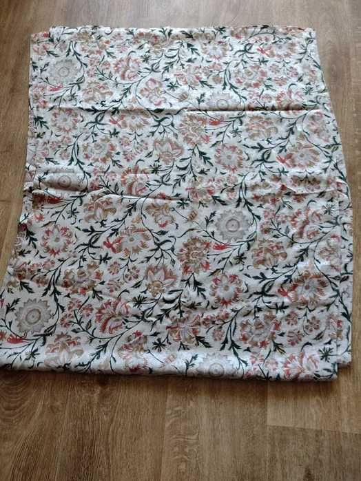 jedwabny material w kwiatki