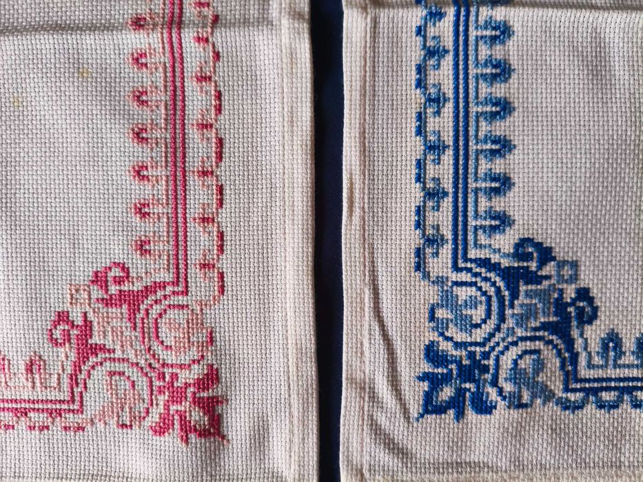 Conjunto de 2 panos de tabuleiro em ponto cruz