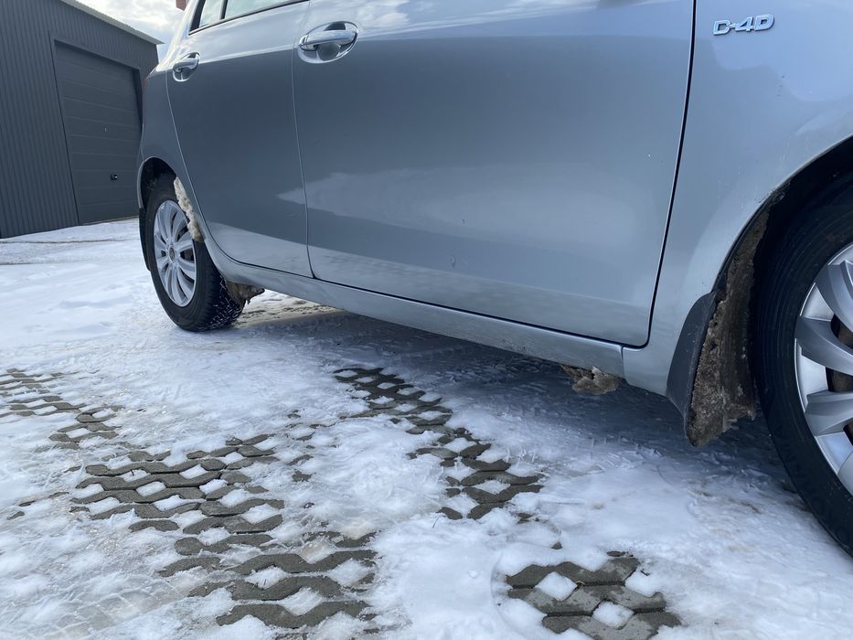 Продам toyota yaris
