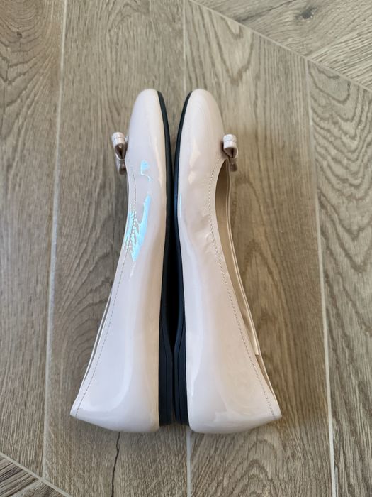 Prada оригінал Італія нюдові лаковані балетки туфлі