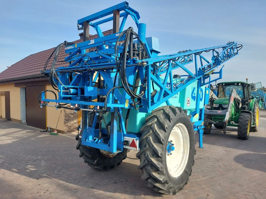 Opryskiwacz Berthoud Mack 40 2002r.24/21m
