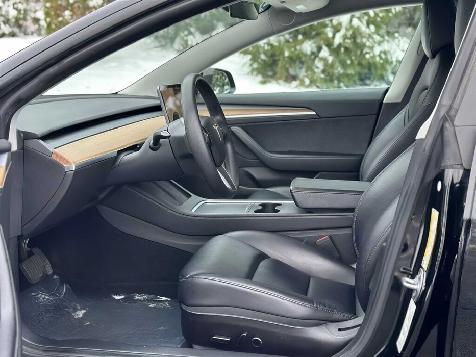 Tesla Model 3 Long Range      2022