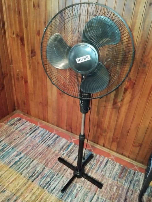 Duży wiatrak stojący oscylacyjny  z regulacją wysokosci wentylator