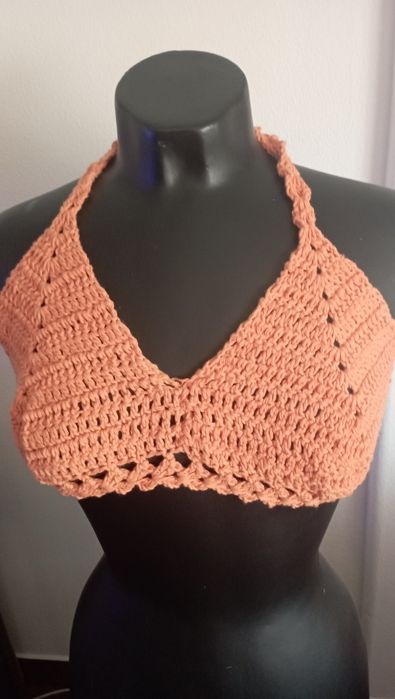 Top , soutien e boinas, feito a mão, em crochet , linha algodão.