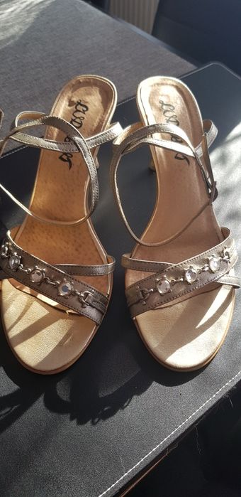 Sandałki  złote 39