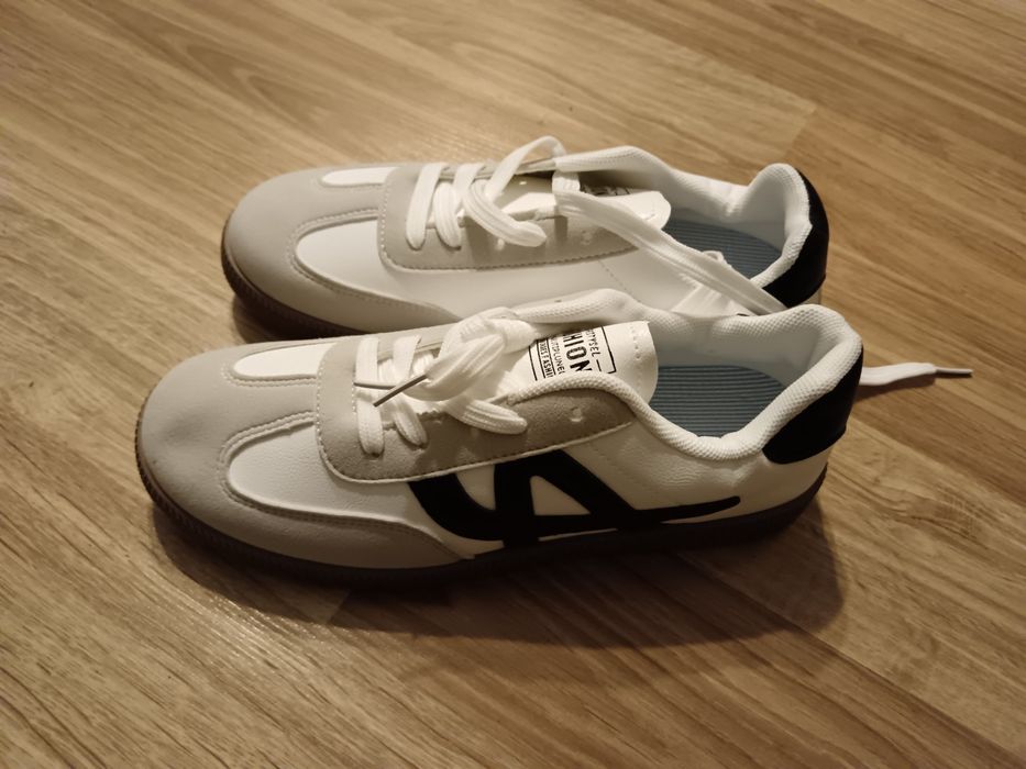 Nowe adidasy damskie 39