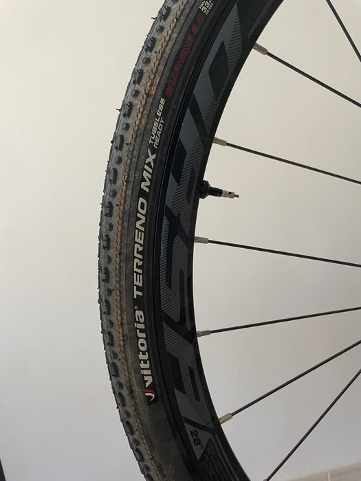 Vitoria Night Explorer Gravel