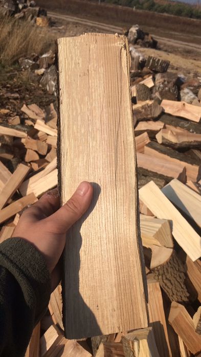 Доставка колотих дров від 4-ох кубів