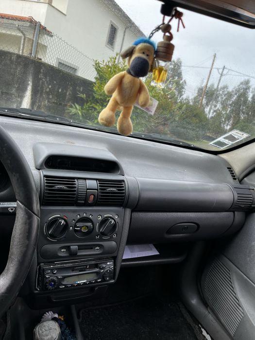 Corsa b em bom estado