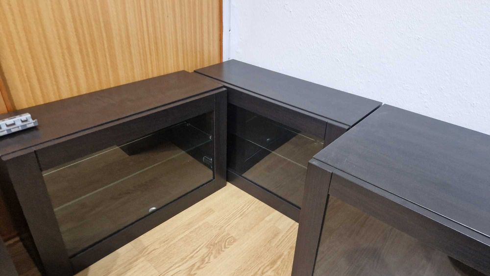 Módulos estante com portas de vidro