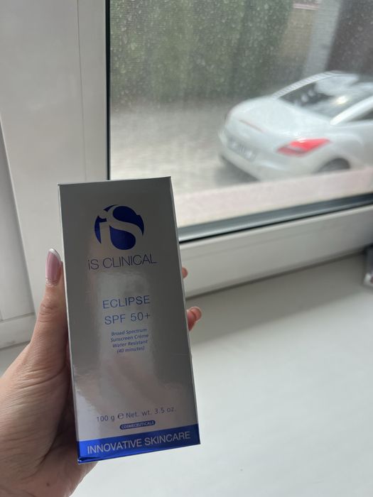 Продукція is clinical, spf 50, serum