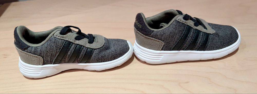 Sapatilhas Adidas para criança – tamanho 23