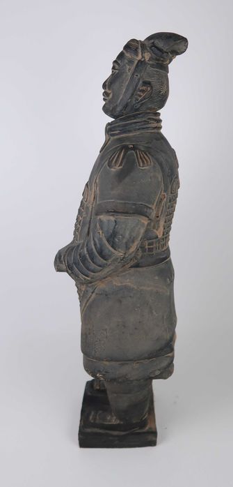 Guerreiro em terracota com 37 cm de altura