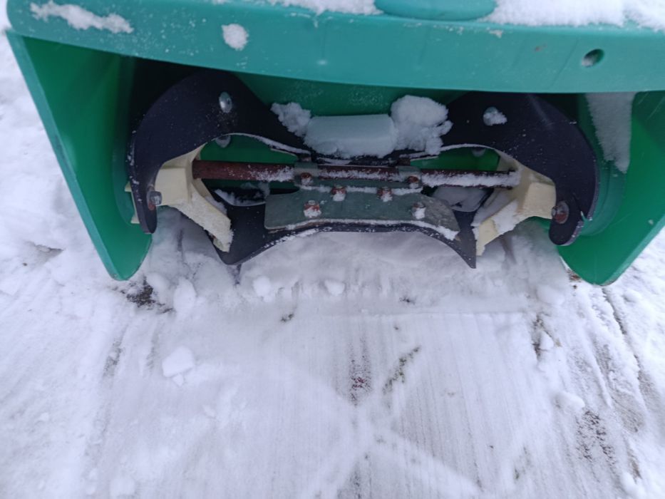 Електрична снігоприбиральна  Німецька машинка CMI.