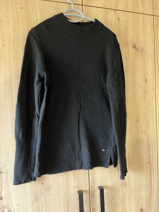 Czarny sweter Mustang