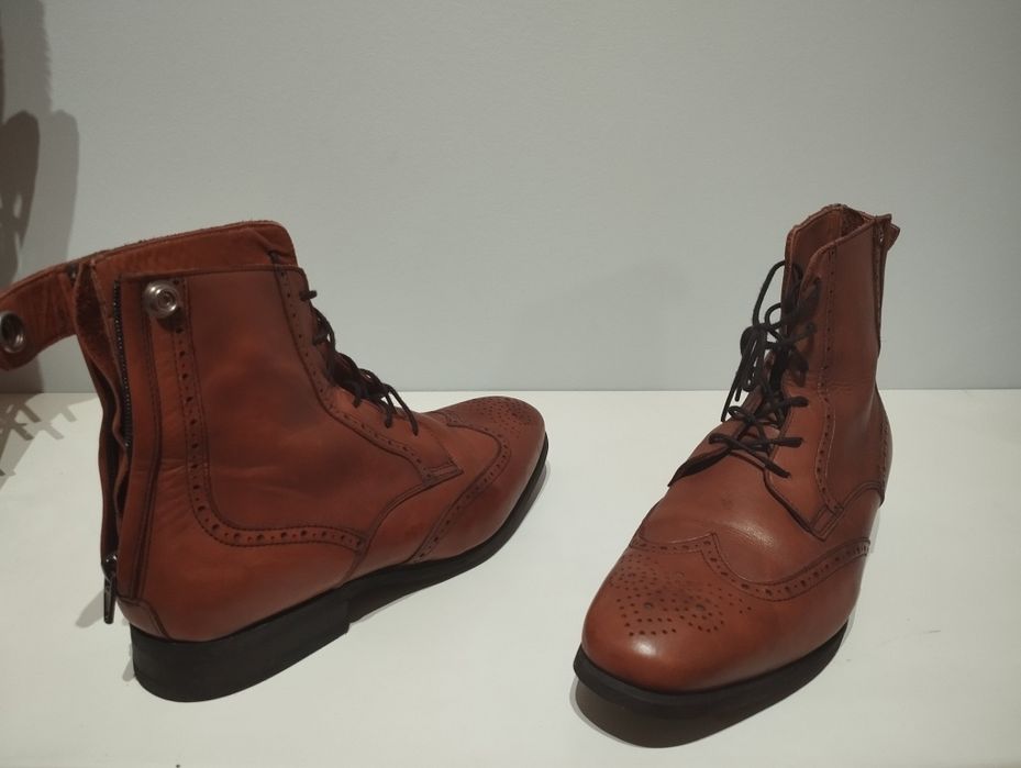 Botas em pele feitas a mão