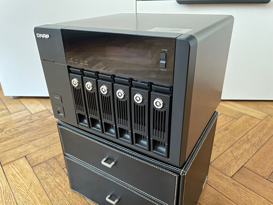 QNAP TS-669 PRO 6-kieszeniowy NAS – stan JAK NOWY + 6 dysków WD