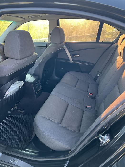 BMW E60 520I. CarPlay